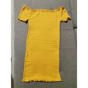Fashion Nova dress size L in colour Mustard